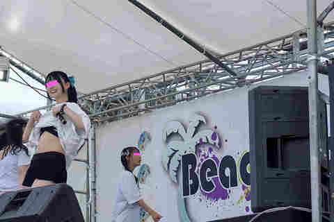 ビーチの歌姫たち＃039：【4K動画】Tシャツの膨らみが気...