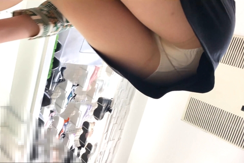 靴屋さんで試着中！店員さんとキャッキャしてるJDちゃん