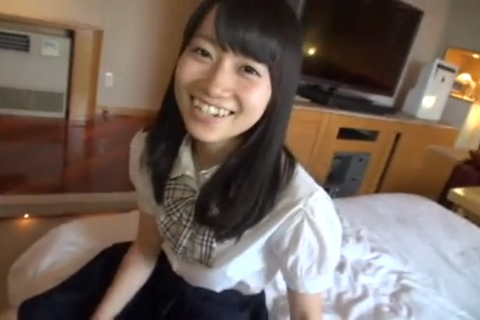 【個人撮影】清純激カワ制服女子と着衣生ハメ中出し援●セックス！