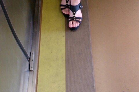 電車でみかけた女性の足