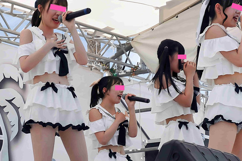 ビーチの歌姫たち＃009：【4K動画】へそ出し衣装が魅力的！！