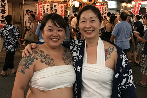 お祭り女の腋 001（刺青母ちゃん編）