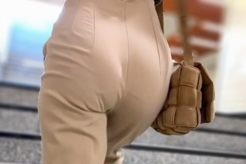 「DAY2！極上OLのプリ尻ハイウエストパンツ姿」