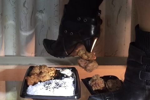 幸子女王様による唐揚げ弁当と唐揚げのフードクラッシュ‼️〔正面〕