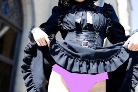 ゴシック美少女のパンチラ天国♡