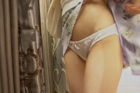 （後編）花柄ミニスカートのメガネ女子大生逆さ撮り