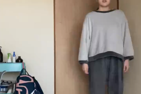地味だけど可愛い子のお着換えヌード1