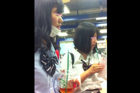 美少女Ｊ○ちゃん2名のスカートの中身