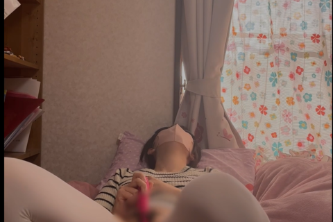 白ニーハイタイツでオナニーする自撮りAV　エロ配信者の一人...