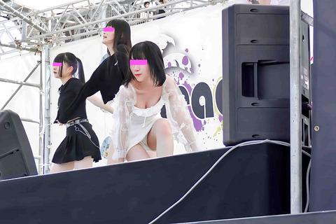 ビーチの歌姫たち＃029：【4K動画】胸の谷間にロックオン！！