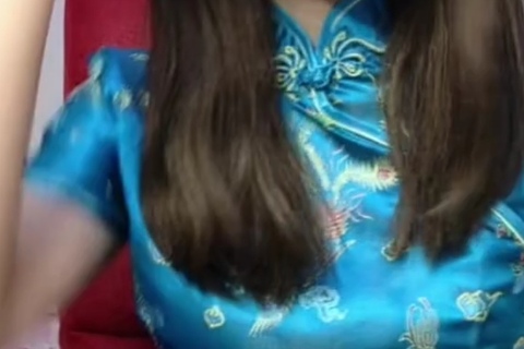 Pチラで慌てるお姉さん