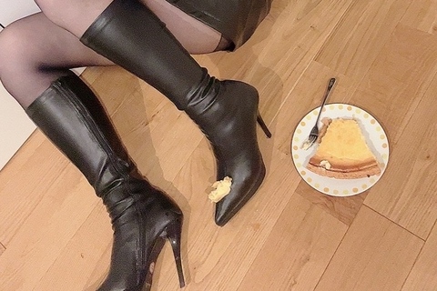 ピンヒールロングブーツでチーズケーキ踏み潰し　＃フードクラ...
