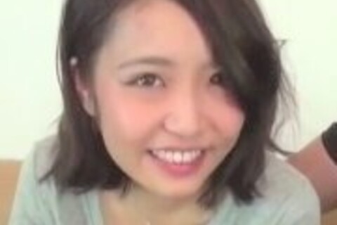 咥える姿がぎこちない美少女(230)