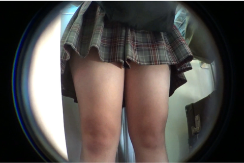 JKトレイン　ムチムチの太ももに挟まれたい