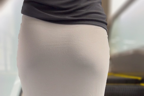 《タプタプ揺れる美人姉さんの美巨尻！肉厚美巨尻のピチピチワ...