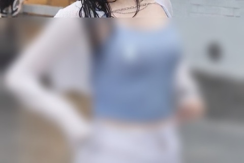 【ラッキーハプニング】爆乳美女アイドルが雨でずぶ濡れ