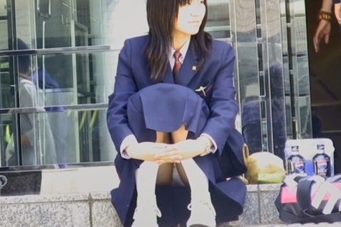 制服女子高生　ピンクフラワー柄望遠盗撮