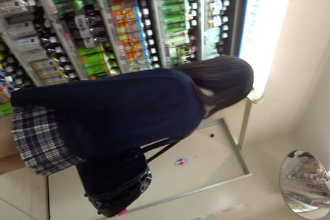 ブリケツ純白JKを追跡
