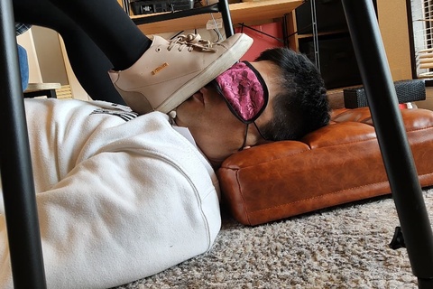 さなちゃんのピアノで顔面ペダル　スニーカー編VOL1