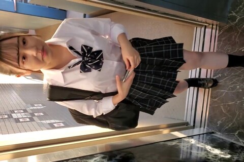 【バレて警〇沙汰】制服女子を狙った逆さ撮り