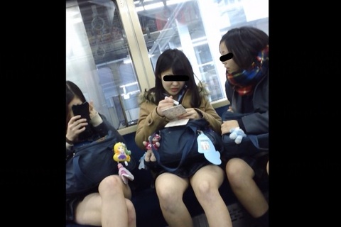 JKトレイン　あなたの前で座りたい　対面パンチラ　その3