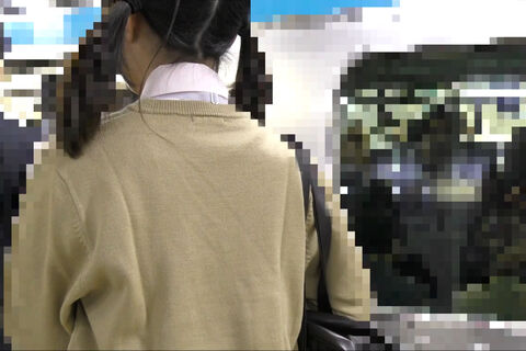 ツインテ美少女を手マンちかん