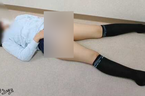 JSにエッチな漫画読ませながら撮影したら 興奮してしまった...