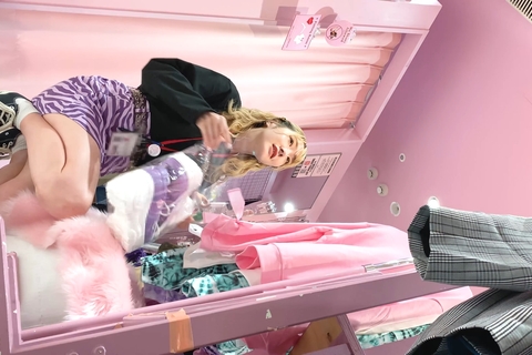 金髪オシャレ店員さんに声かけ。前かがみ連発