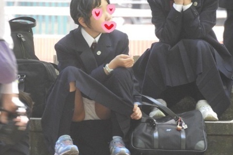 公園にいたオヤジたちも驚愕！！（ＦＨＤ）白パンのＣちゃん！...