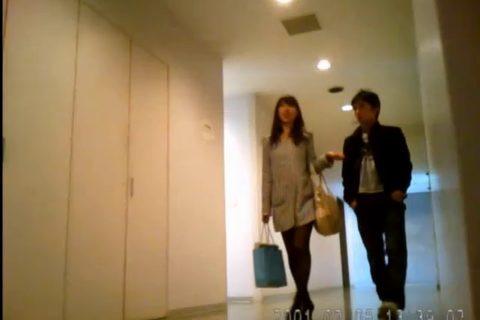 JDがトイレで彼氏にフェラ
