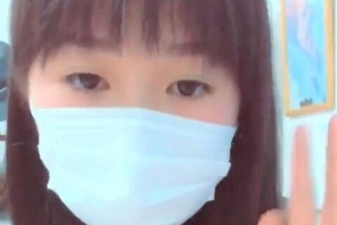 チラチラと見え隠れするオパイ(161)