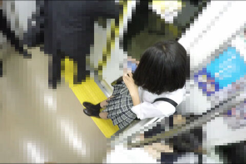 電車で見つけた可愛いJK