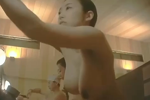 ぷるんぷるんおっぱい美女