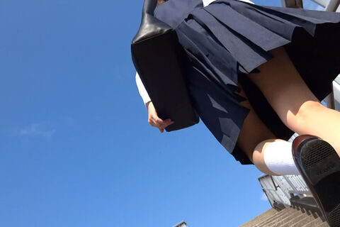 純白パンツのJK