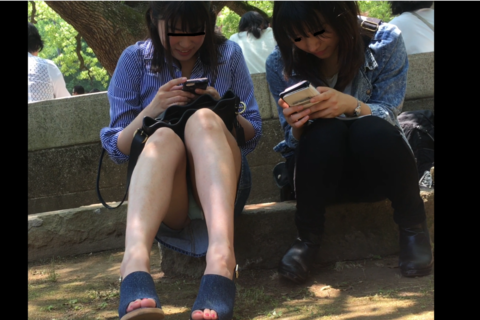 とにかくしゃがんでパンチラ　安心してください　見えてますよ...