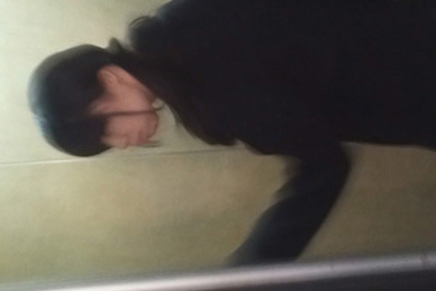 【悲鳴】制服ＪＫをエレベーター密室でパンツ捲り上げ痴漢