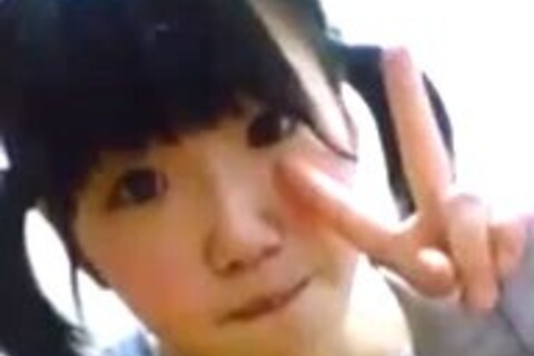 日焼けの跡が眩しい小さな乳首(212)