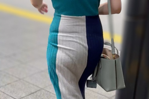 《へばり付くニットワンピース！尻肉のぷるっぷる感が非常に良い》