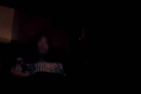 ネカフェで漫画を読みながら2度の自慰行為に耽る女性