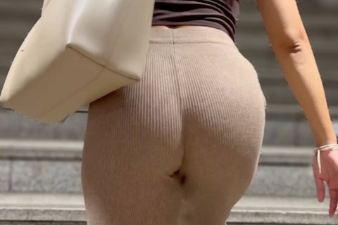 《マシュマロヒップ！ふわふわで柔らかそうな巨尻》