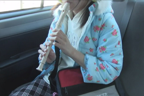 公園で遊ぶ小さな学生の膨らみかけを揉み吸い