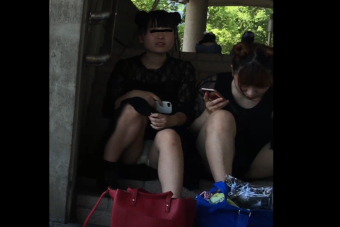 待機中美少女　ムチムチのしゃがみエロ脚を凝視　後編