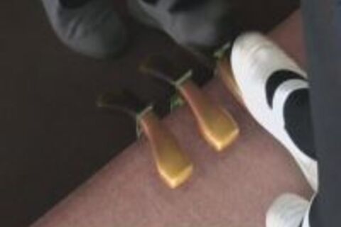 コスプレモデルの上履きでピアノペダル踏み踏み