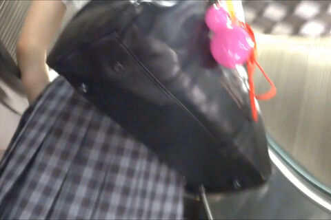 スカートめくり隊