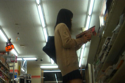 立ち読みJKの逆さ