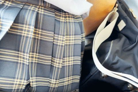 教室休み時間青チェのパンチラ②　ルーズ、白、ピンク、水色