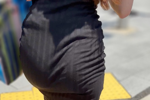 《心地いいリズム！走ってふさふさ揺れ動かす美巨尻モデル》