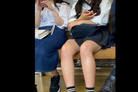 JKトレイン　あなたの前で座りたい　対面パンチラ　その6