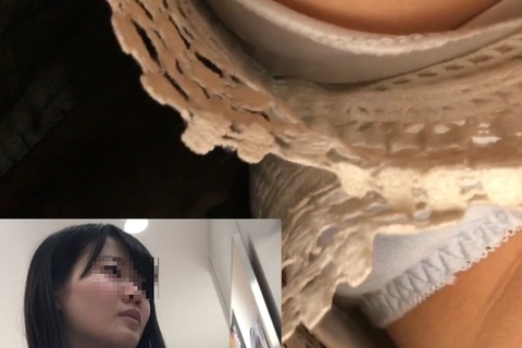 リアルな超清楚系お嬢様JDの逆さパンチラ盗撮風！