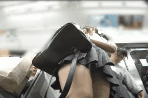 [制服JK14]生パンツなのにガード意識のないスクバ娘